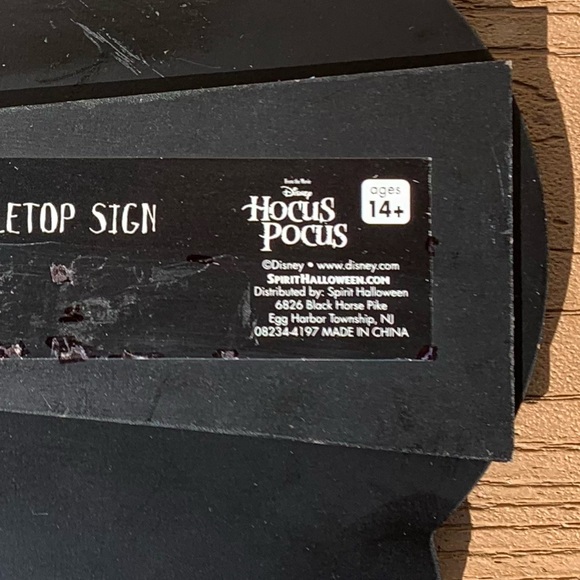 DISNEY NATIONAL HISTORICAL SITE THE SANDERSON MUSEUM OF WITCHCRAFT TABLETOP SIGN - Picture 3 of 4